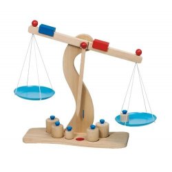 Balança de joguina de fusta amb 6 pesos