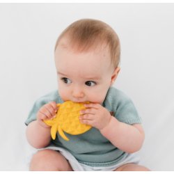 Mossegador per a nadó amb forma de pinya. Fet de cautxú 100% natural i ecològic. J2643 Lanco Toys 3