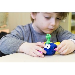  Creador de personajes de plastilina - Material de modelado sin  secado - Kit creativo - A partir de 5 años : Juguetes y Juegos