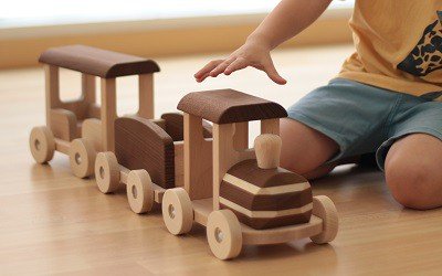 21 juguetes de madera educativos para bebés y niños menores de tres años