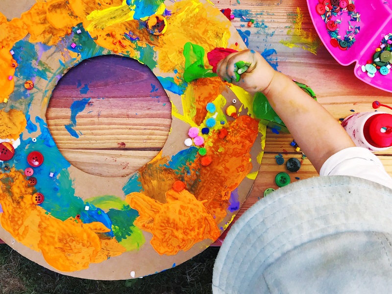 Arte de proceso, ¿cómo crear una invitación de arte para niños?